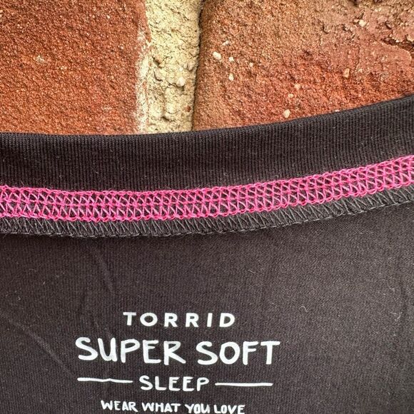 TORRID Super Soft Long Sleeve Pizza true love skull 0/ Large 12 NWT - Picture 5 of 5